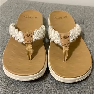 Sperry’s flip flops